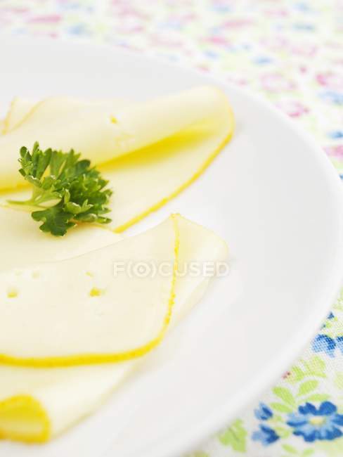 Butterschmalz auf weißem Teller — Stockfoto