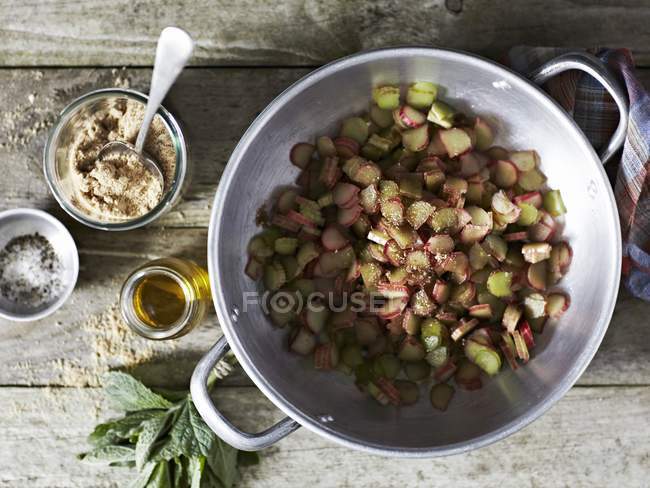 Sliced rhubarb in bowl — Stock Photo