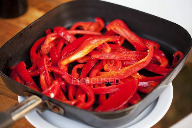 Peperoni rossi affettati — Foto stock