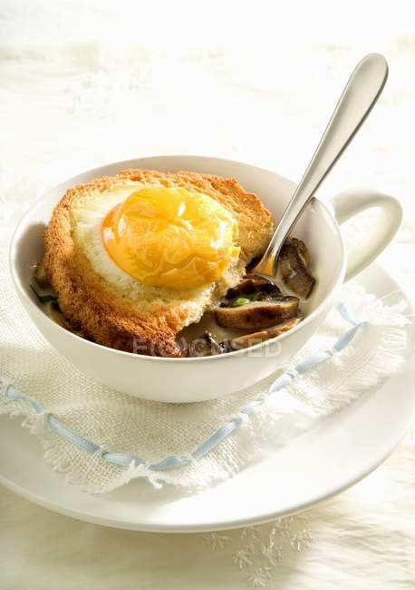 Closeup view of mushroom soup with toast and fried egg — Stock Photo