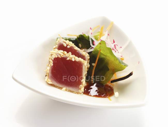 Seared tuna with sesame — Stock Photo