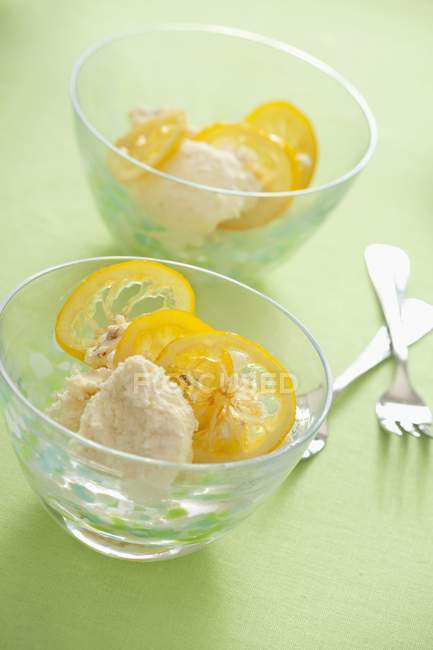 Quark-Dessert mit Kumquat — Stockfoto