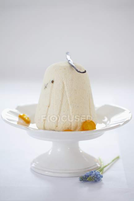 Quark dessert with kumquat — Stock Photo