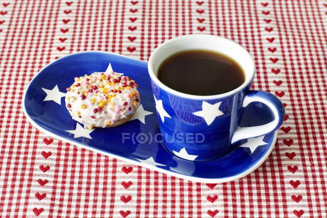 Doughnut and a cup of coffee — Stock Photo