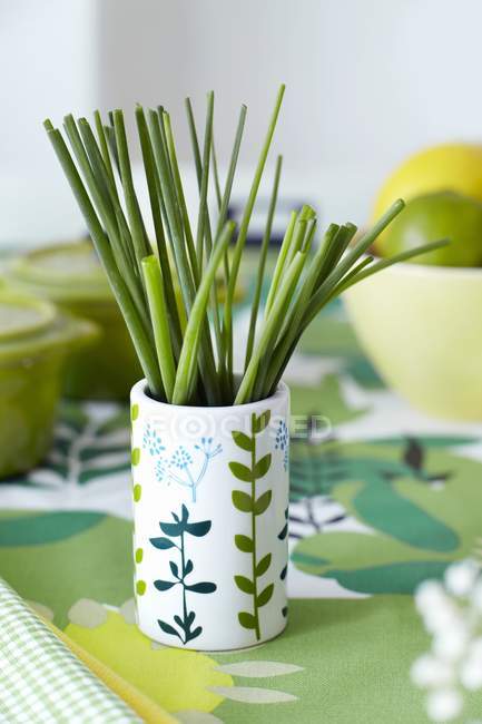 Closeup view of chive straws in a mug — Stock Photo