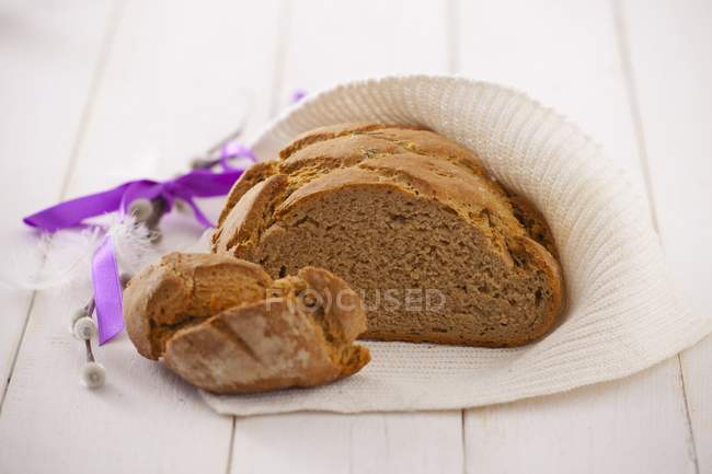Домашній хліб темно — стокове фото