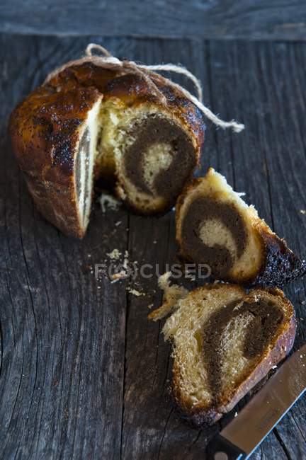 Дрожжевой ореховый пирог — стоковое фото