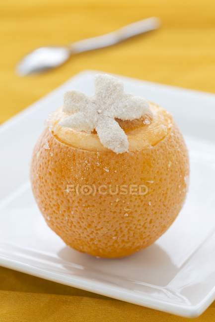 Orange congelée avec fleur — Photo de stock