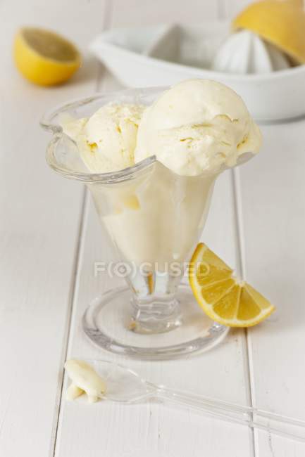 Lemon ice cream in a glass — Stock Photo
