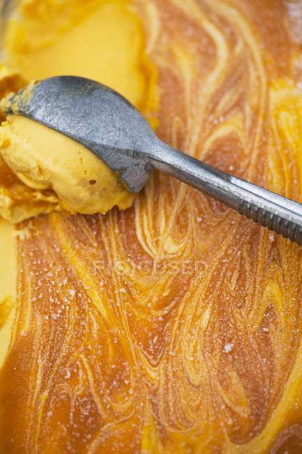 Helado de mango - foto de stock