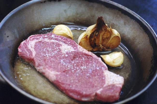 Angus beef steak with garlic — Stock Photo