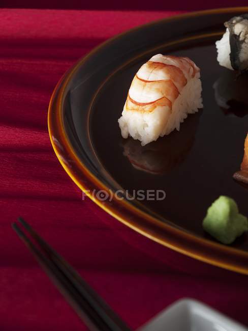 Nigiri sushi with prawn and salmon — Stock Photo