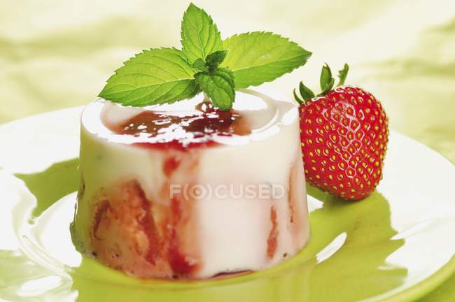 Panna cotta with strawberries — Stock Photo