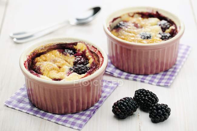 Closeup view of fruit clafoutis with blackberries — Stock Photo