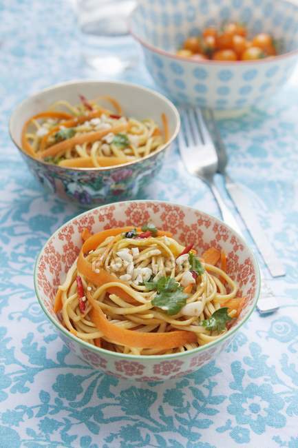 Pâtes spaghetti et carotte — Photo de stock