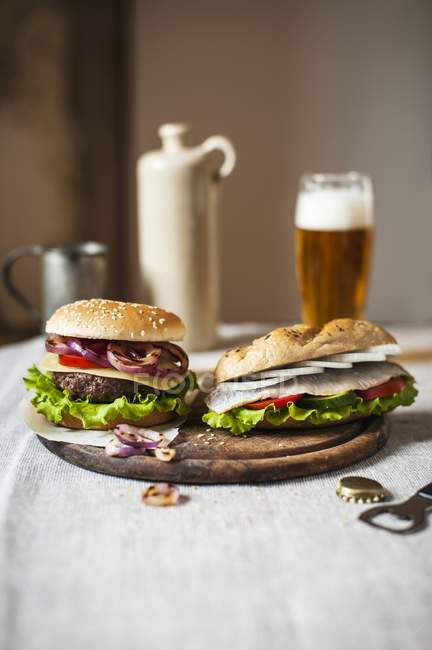 Beefburger і оселедець бутерброд — стокове фото