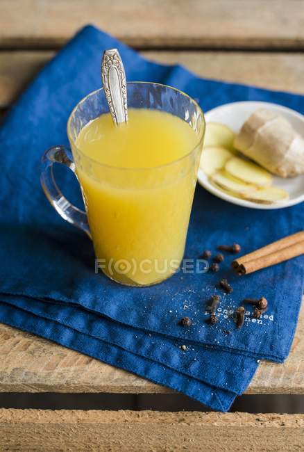 Pineapple and ginger punch — Stock Photo