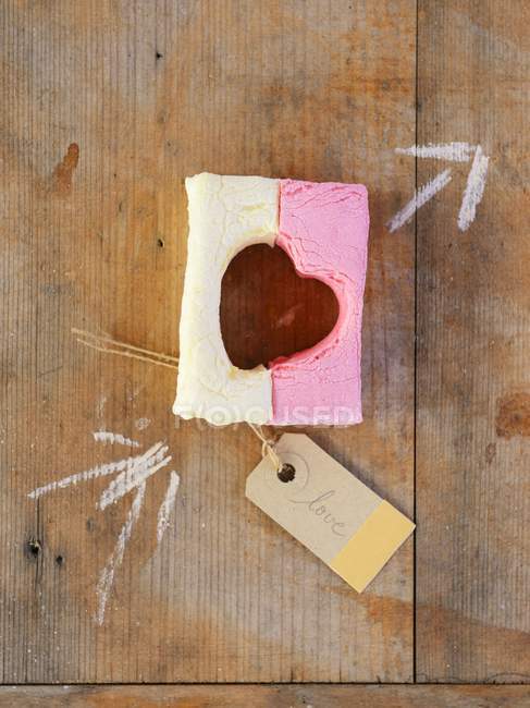 Marshmallows coloridos em madeira — Fotografia de Stock