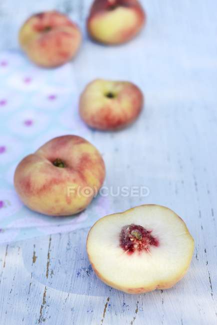Fresh picked Vineyard peaches — Stock Photo