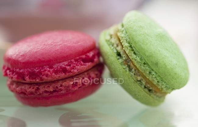 Red and green macaroons — Stock Photo
