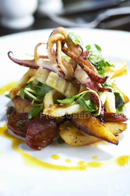 Grilled squid with chorizo on plate — Stock Photo