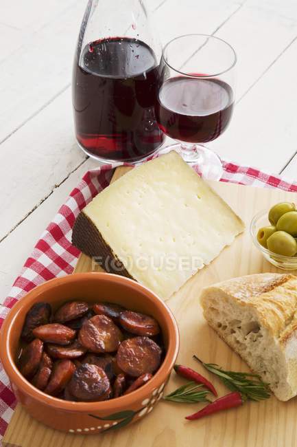 Red wine in bottle — Stock Photo