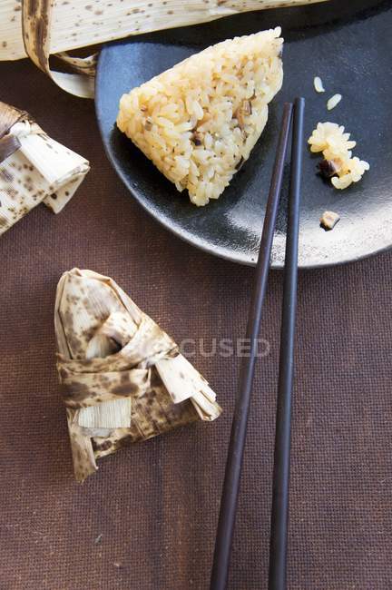 Пару рису і грибами — стокове фото