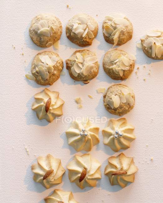 Biscuits aux amandes et biscuits — Photo de stock