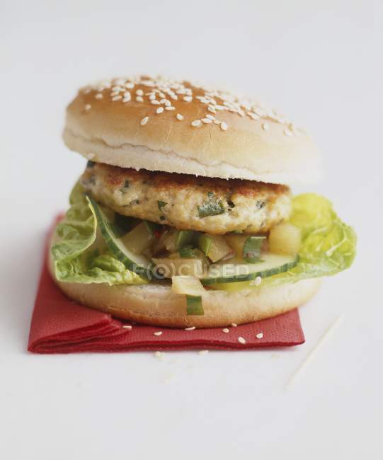 Hamburguesa vegetariana con lechuga - foto de stock