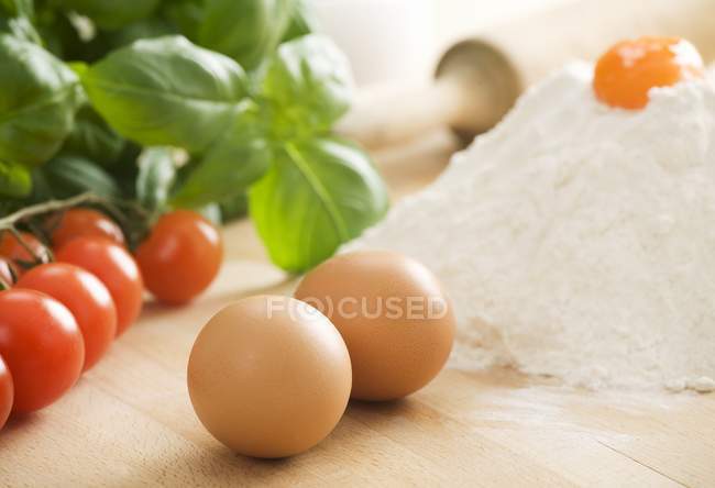 Ingredientes para pasta de tomate - foto de stock