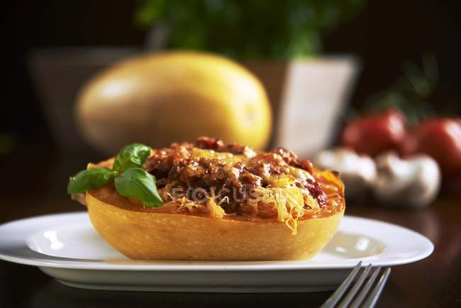 Spaghetti squash filled with sauce — Stock Photo