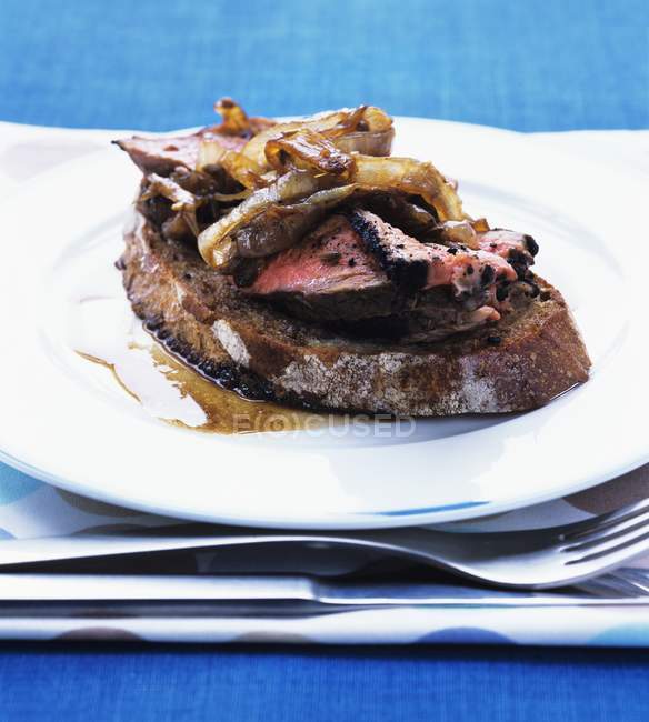 Lamb sandwich on plate — Stock Photo