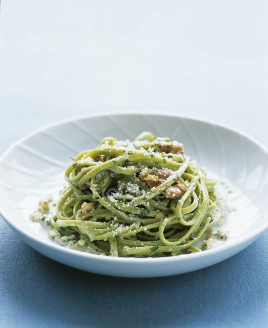 Spinach linguine pasta — Stock Photo
