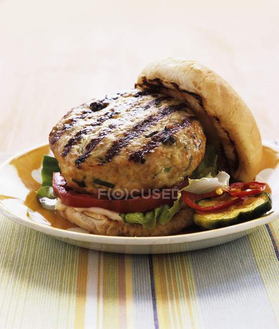 Hambúrguer de frango grelhado — Fotografia de Stock