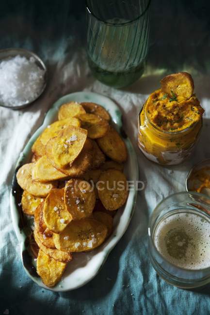 Kartoffelchips mit Karotte — Stockfoto