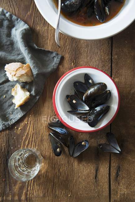Mussel soup with tomatoes — Stock Photo