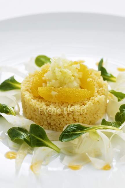 Couscous all'arancia con finocchio e mela — Foto stock