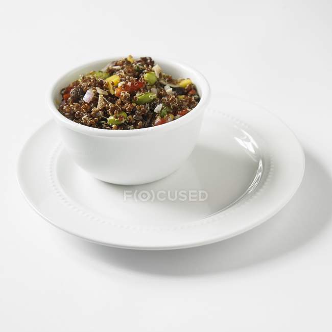 Salada de quinoa com manga e feijão — Fotografia de Stock