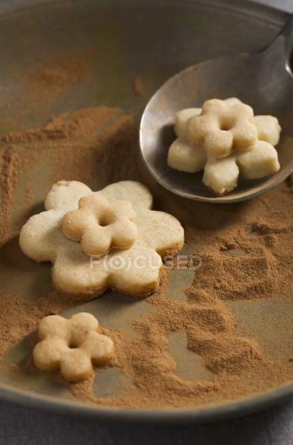 Flower-shaped biscuits — Stock Photo