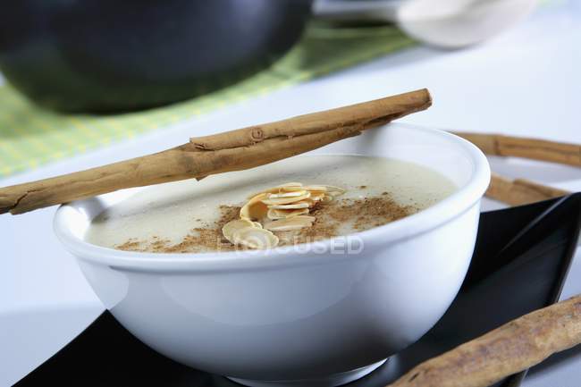 Миндаль сладкий суп — стоковое фото