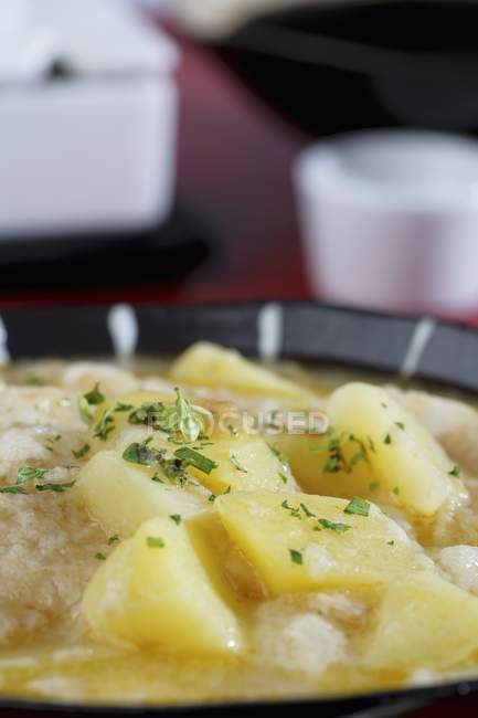 Knoblauch- und Kartoffelsuppe — Stockfoto