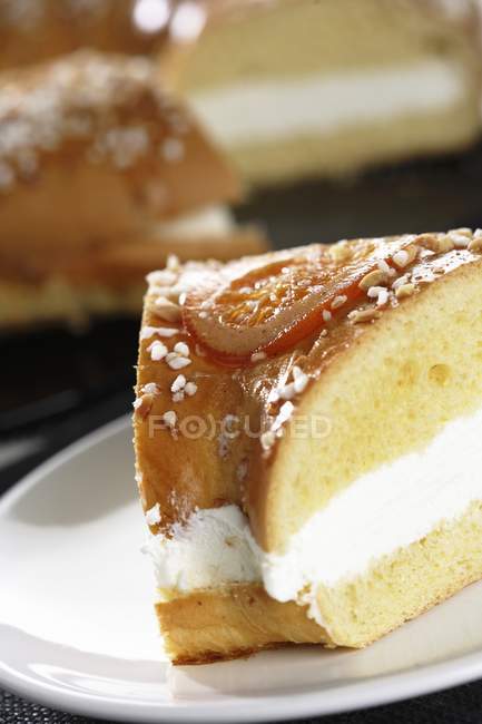 Torta King española llena de crema - foto de stock