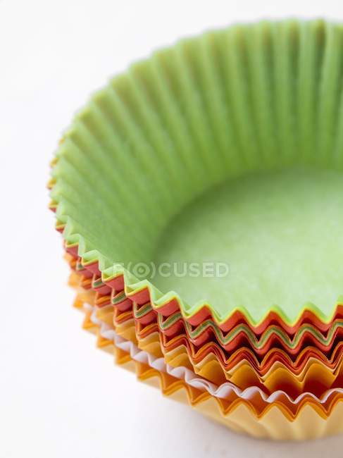 Coloridos revestimientos de cupcakes - foto de stock