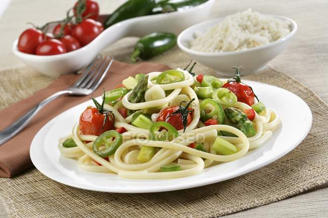 Bucatoni pasta with asparagus — Stock Photo