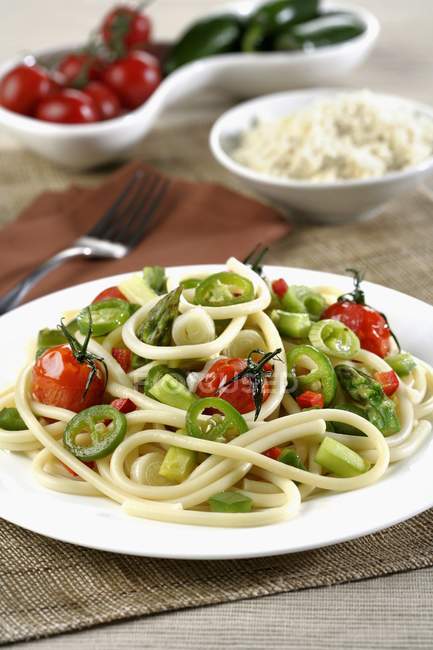 Bucatoni pasta with asparagus — Stock Photo