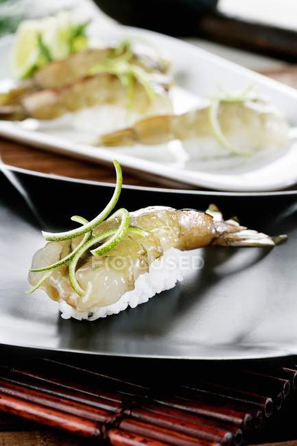 Sushi de camarón nigiri - foto de stock