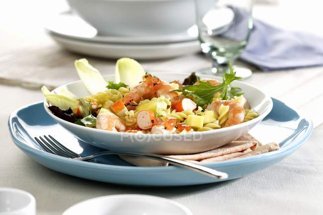 Salada de camarão e surimi — Fotografia de Stock