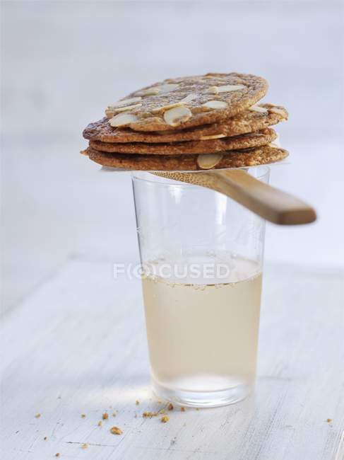 Biscoitos crocantes de amêndoa — Fotografia de Stock