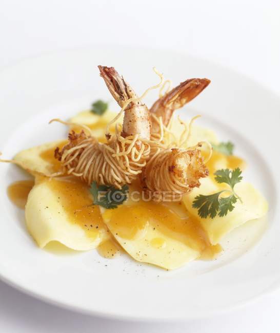 Prawns wrapped in noodles — Stock Photo
