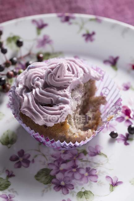 Cupcake mit Holundermarmelade — Stockfoto